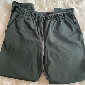 Lululemon Jet crops